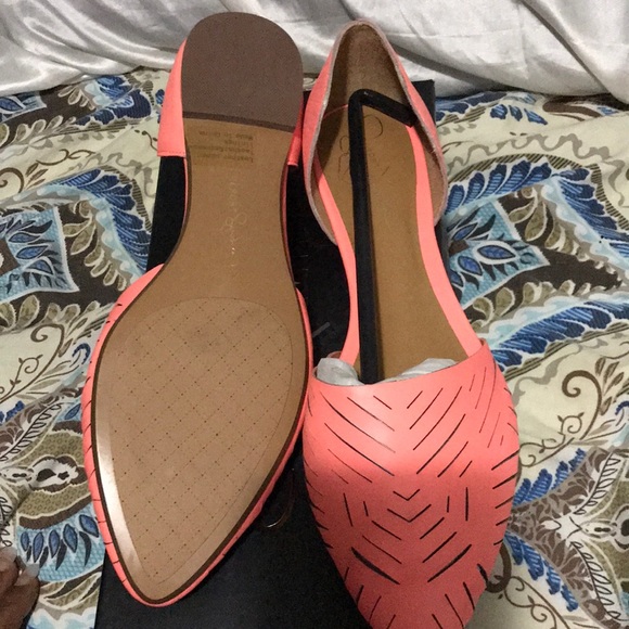 Coral in color flats - Picture 3 of 4